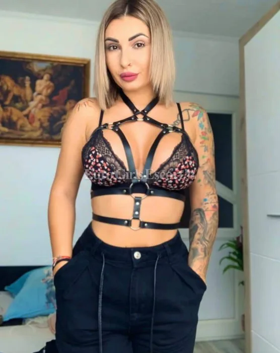 Izzi escort Belfast